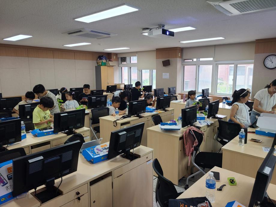 전자공학과, ‘제37회 청소년 로봇캠프’ 성료 이미지