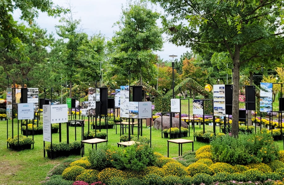 산업디자인학과, ‘City Rewritten–다시 쓰는 도시’로 2025 유성국화축제 참여 이미지